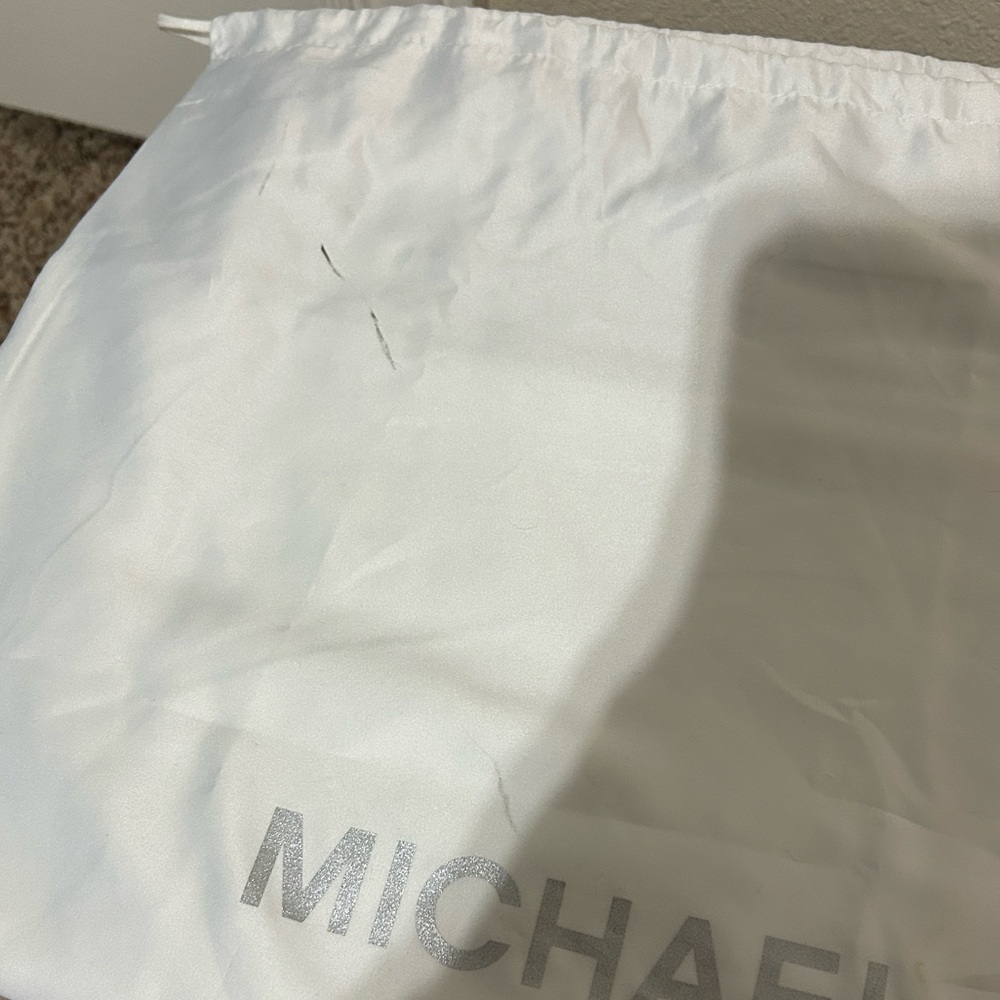 Michael Kors Gray and White Monogram Voyager Tote and Continental Wallet Set - Picture 16 of 16